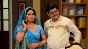 Tiwari and Angoori Romance In The Open