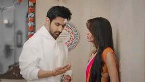 Virat shows Amu a photo