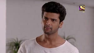 Saanjh Hands Over Maya's Gift To Arjun