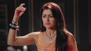 Amruta dances at Priyanka's behest