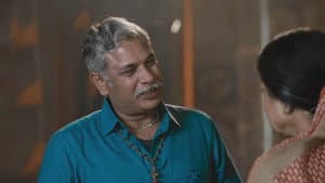 Indu catches Manohar meeting Ganga