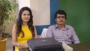 Happu tries dissuading Amma from singing-Happu Ki Ultan Paltan