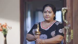 Sujatha Welcomes Vineeth, Ganga