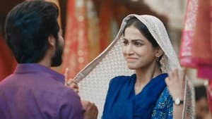 Purvi takes a photo of Siddhu